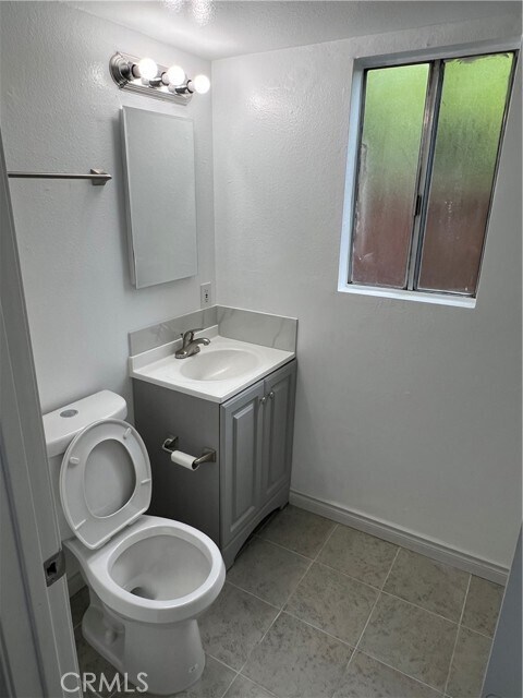 Building Photo - 662 N Gordon St