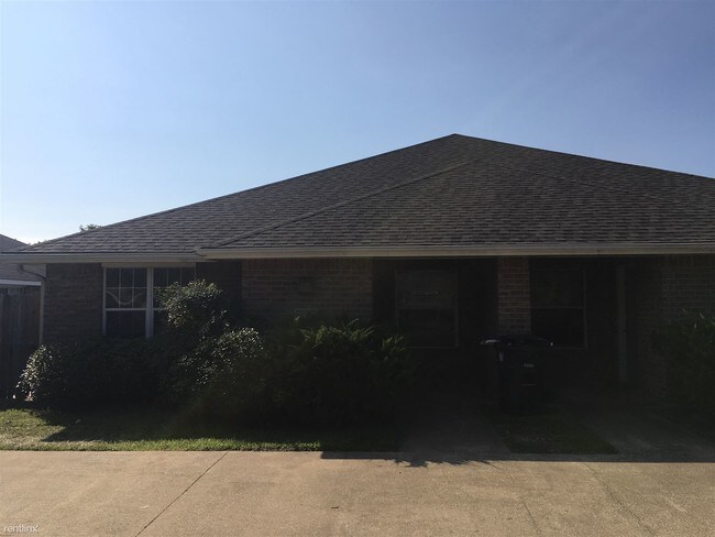 Building Photo - 3705 Oldenburg Ln