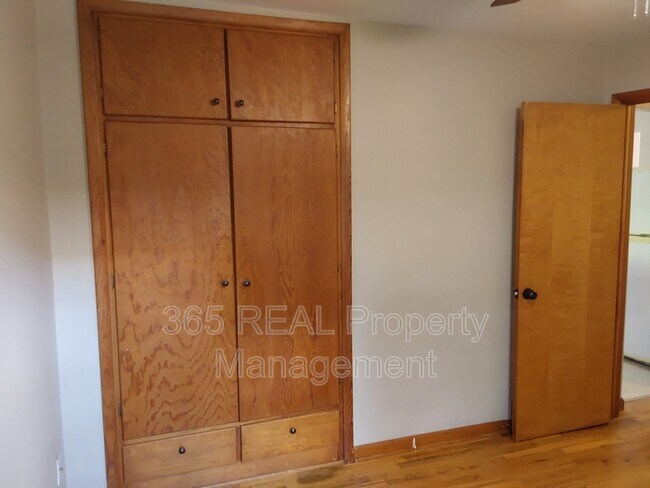 Building Photo - 1130 W Myrtle St