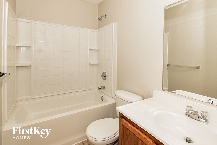 Building Photo - 609 Rosemary Dr