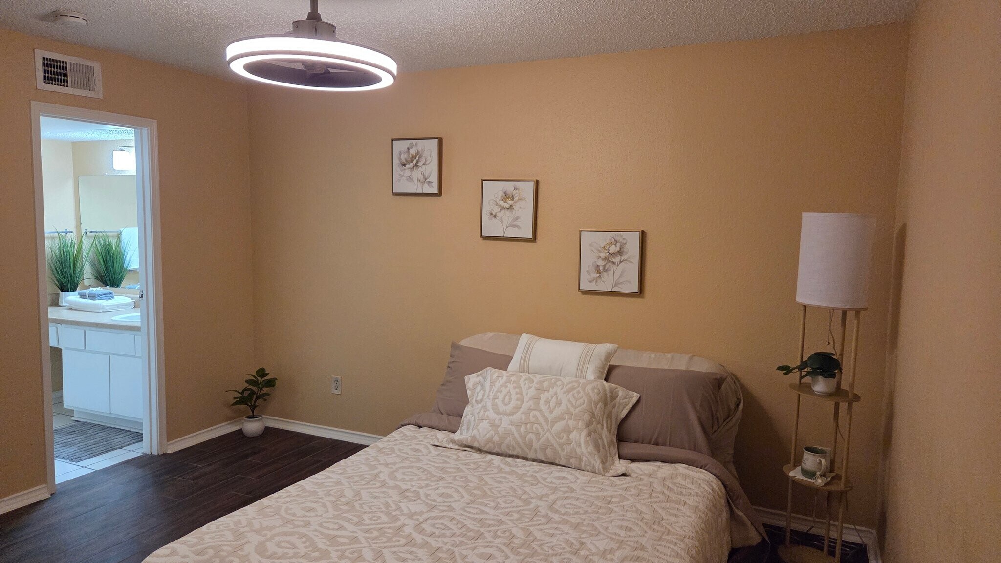 Building Photo - 2750 Holly Hall St