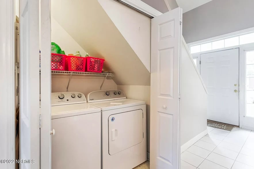 Building Photo - 5006 Carleton Dr