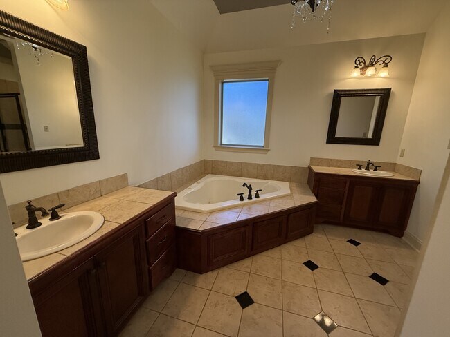 Building Photo - 103 Lakeshore Dr