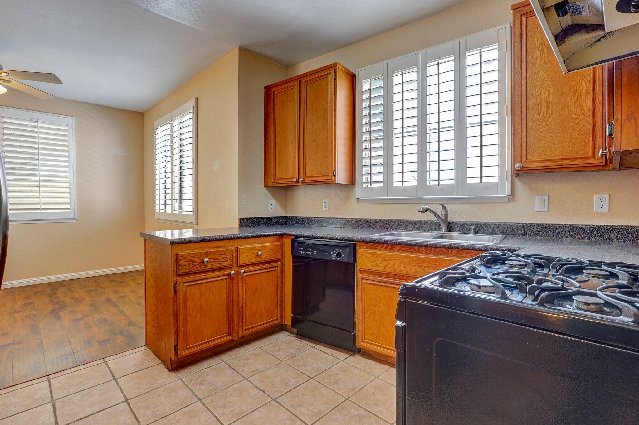 Building Photo - 13901 Olive View Ln