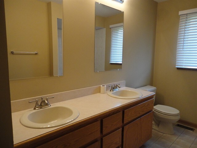 Building Photo - 1340 Washburn Way