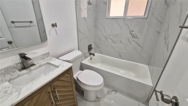 Building Photo - 1825 Scott St