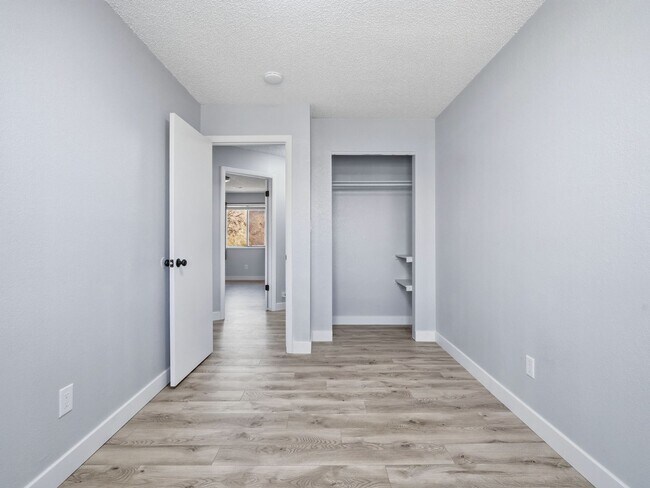 Building Photo - Palisade Perfection: Remodeled Condo Steps from Downtown!