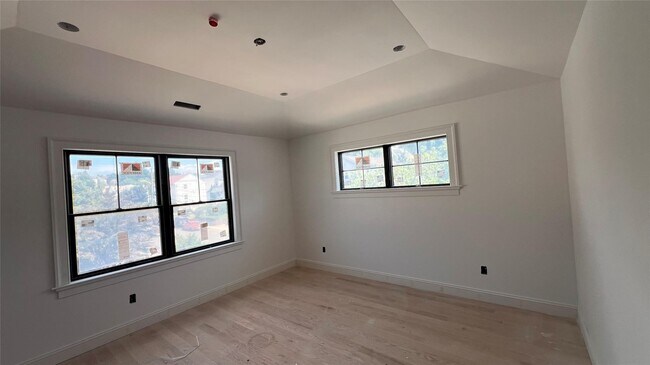 Building Photo - 38 Elmwood Ave