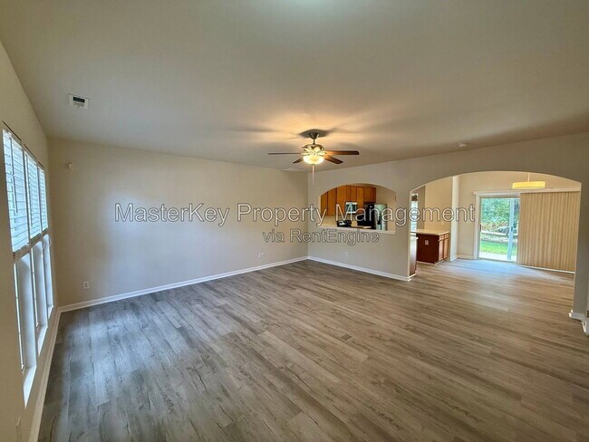 Building Photo - 414 Walnut Woods Dr