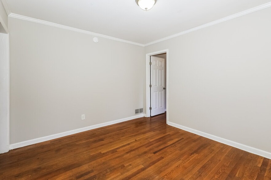 Building Photo - 4775 Ben Hill Rd