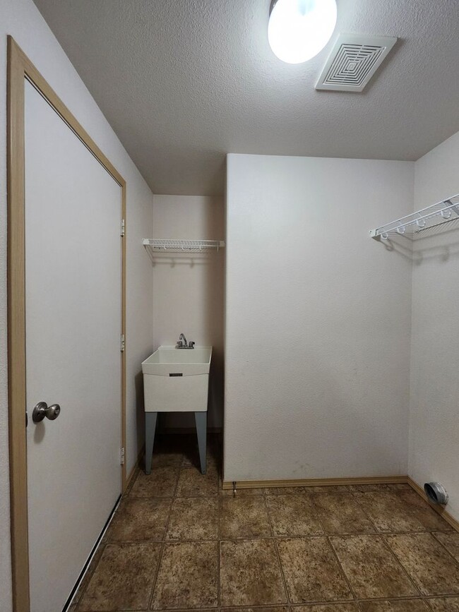 Building Photo - 5811 Austin Ct
