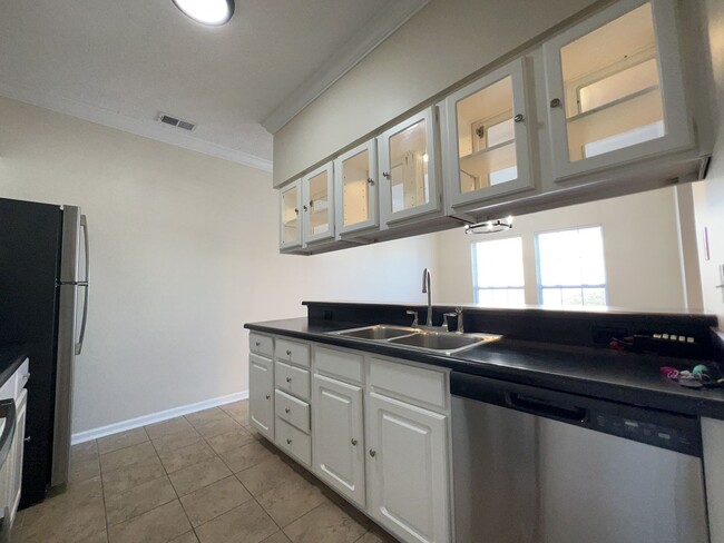 Building Photo - Convenient Newly Remodeled Condo