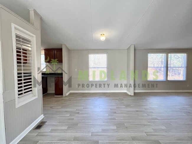 Building Photo - 323 Tabor Dr