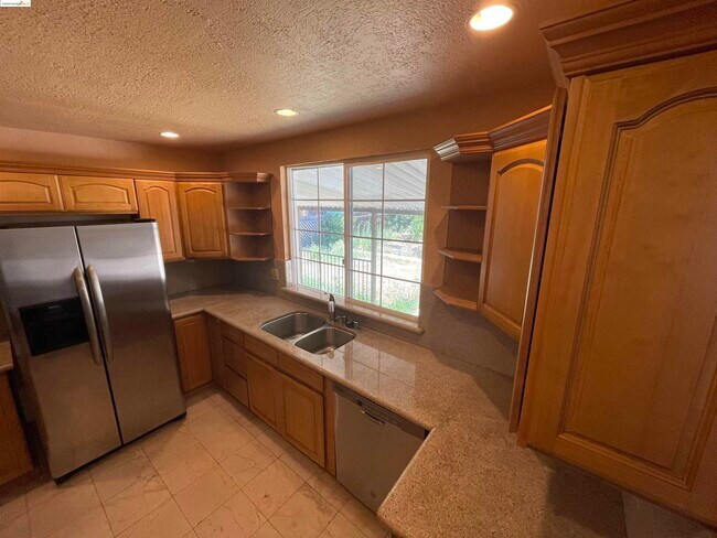 Building Photo - 73 Alvarado Ave