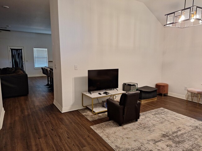 Building Photo - 1207 Martin St