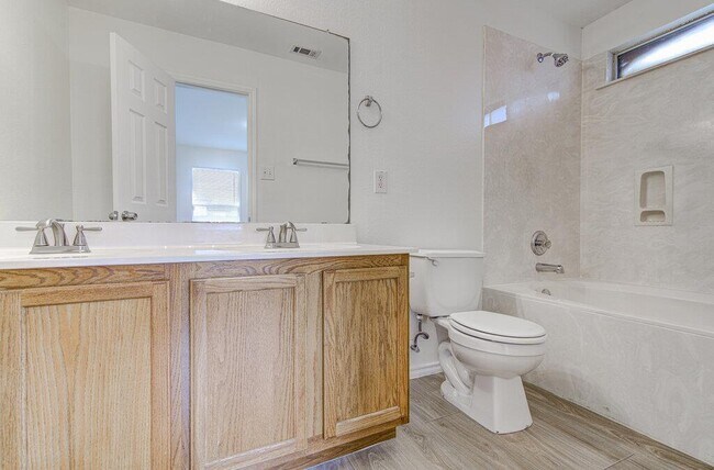 Building Photo - 205 Mood Lake Dr