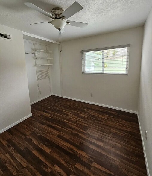 Building Photo - 2127 Hanford Dr