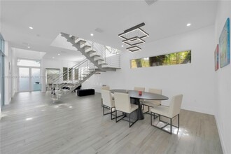 Building Photo - 5720 SW 24th St