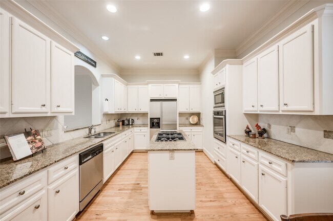 Building Photo - 3511 Yupon St