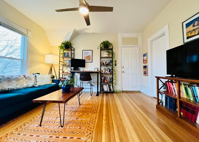 Building Photo - 147 N Sherman St