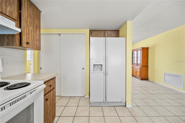 Building Photo - 8247 Saybrook Dr