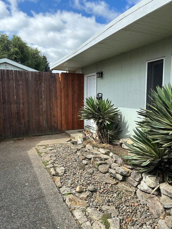 Building Photo - 13360 SW Farmington Rd