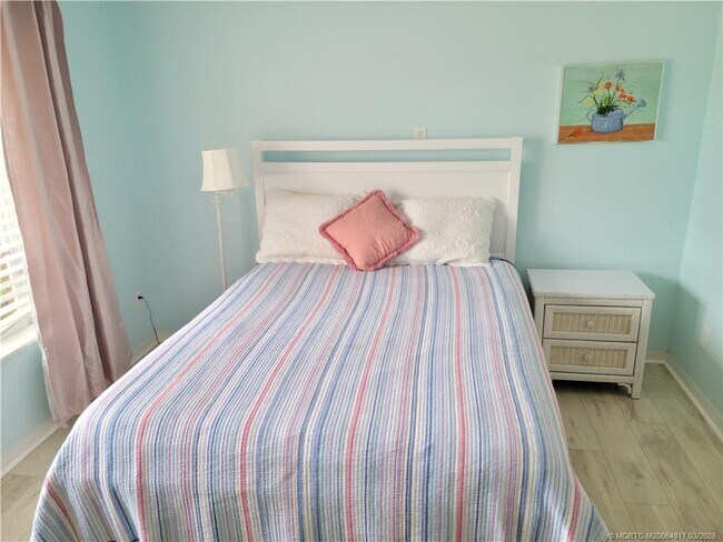 Building Photo - 3543 SE Fairway E