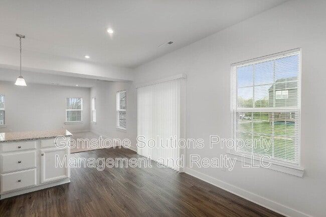 Building Photo - 3301 Somerset Ln