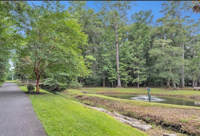 Building Photo - 203 Twin Tree Dr