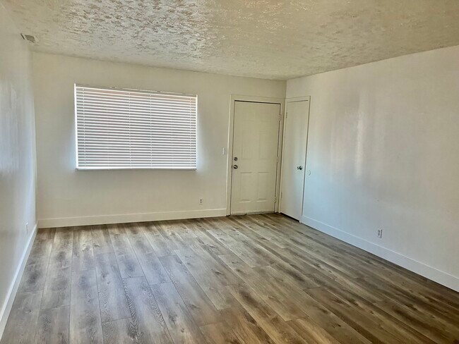 Building Photo - 610 S 200 E