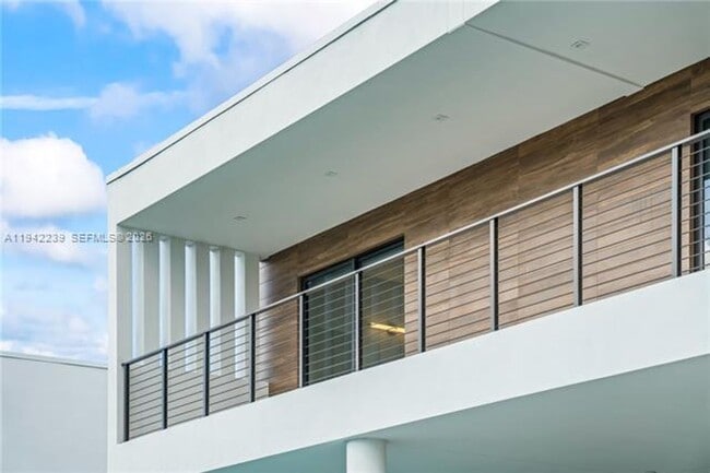 Building Photo - 16680 Botaniko Dr N