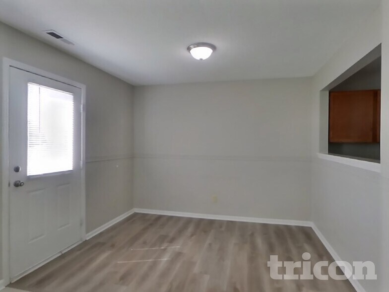 Building Photo - 473 Overland Dr