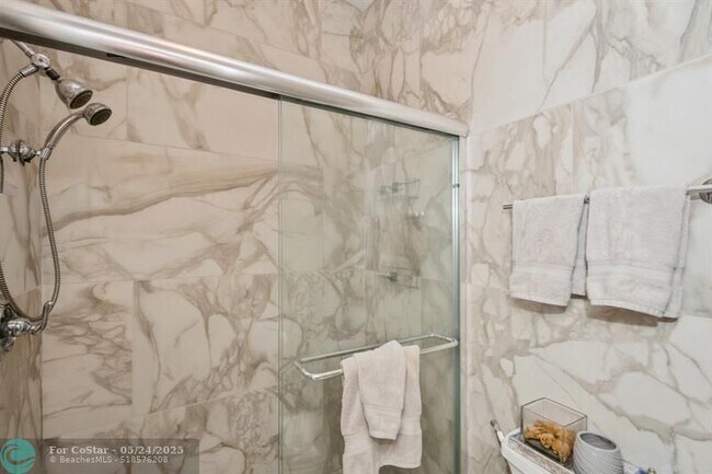 Building Photo - 4485 Carambola Cir N