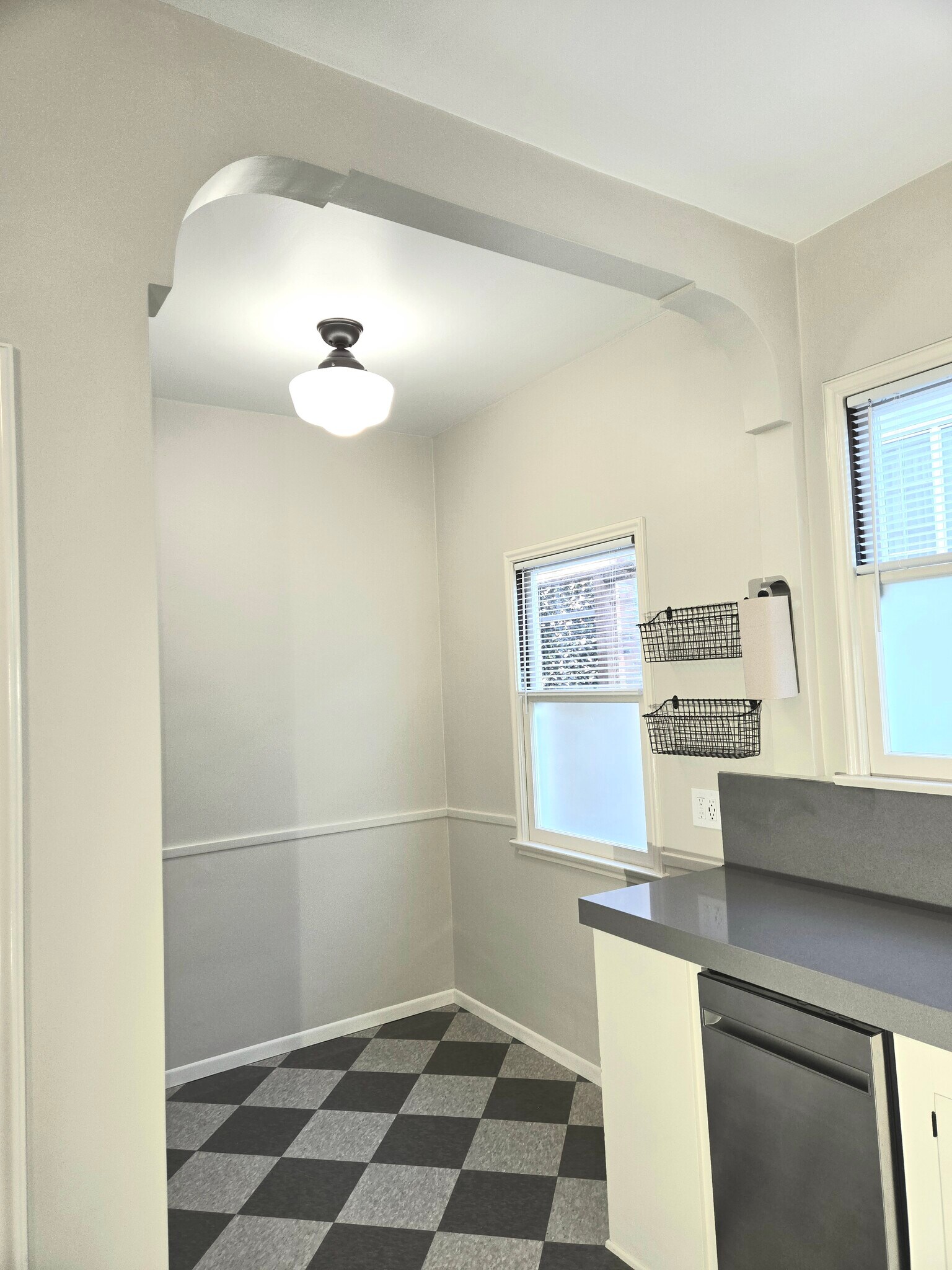 Building Photo - 1922 N Hoover St