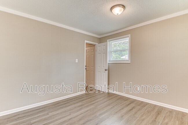 Building Photo - 2328 Prague Ct