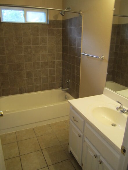 Building Photo - 10826 Lejean Dr