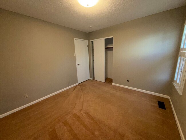 Building Photo - 1 Nicolet Dr