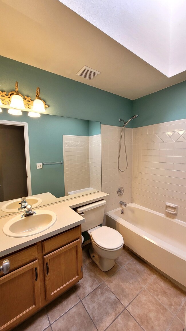 Building Photo - 2510 Covington Pl