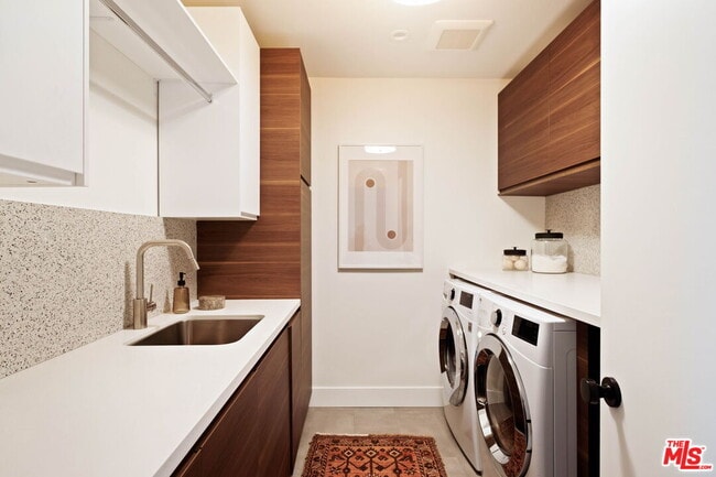 Building Photo - 4735 Degovia Ave