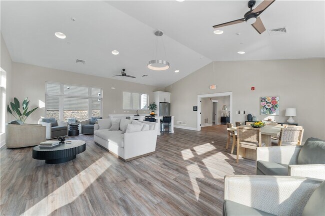 Building Photo - 5103 Spruce Rd