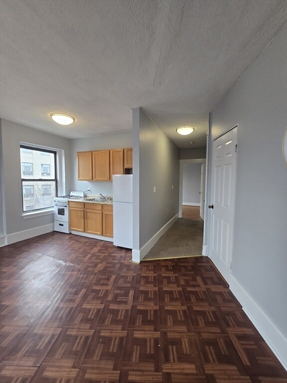 Building Photo - 604 Essex St