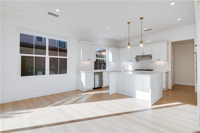 Building Photo - 86 Henson