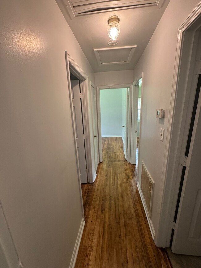 Building Photo - 2408 Groveland Cir S