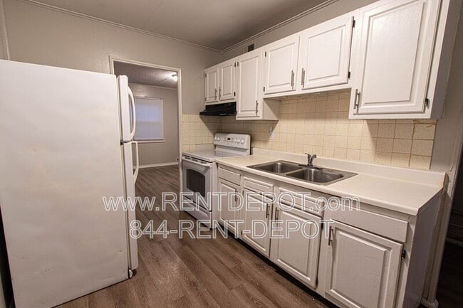 Building Photo - 2023 Ravenswood Dr