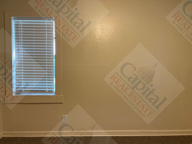 Building Photo - 806 Bell Dr