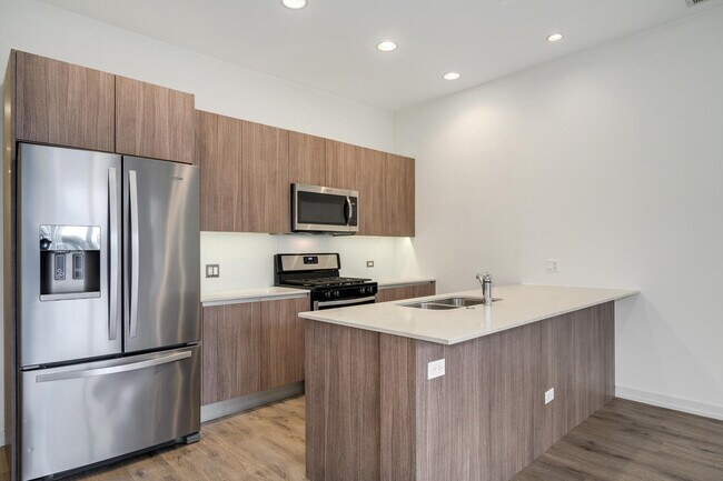 Building Photo - 4119 N Narragansett Ave