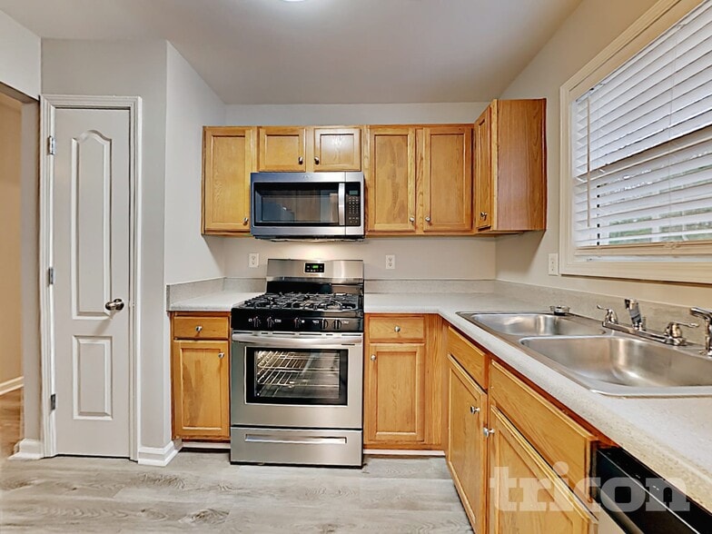 Building Photo - 215 Millwheel Dr