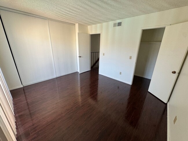 Building Photo - 2 bed - 1.5 bath townhouse