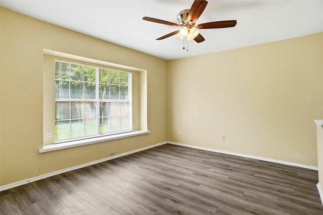 Building Photo - 134 London Ln