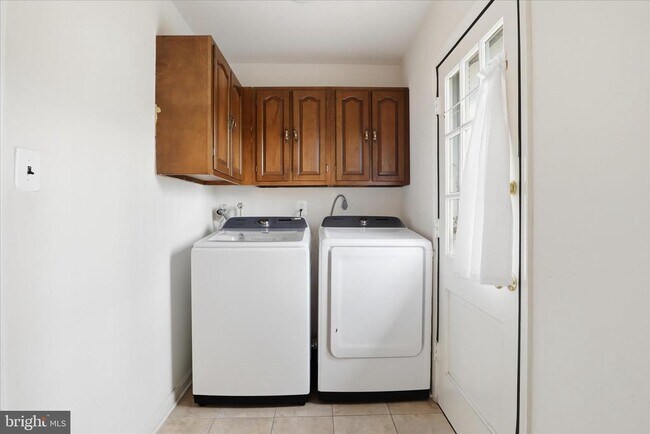 Building Photo - 14017 Broomall Ln